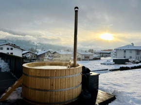 Hot Tub Lodge bei Move2Stay